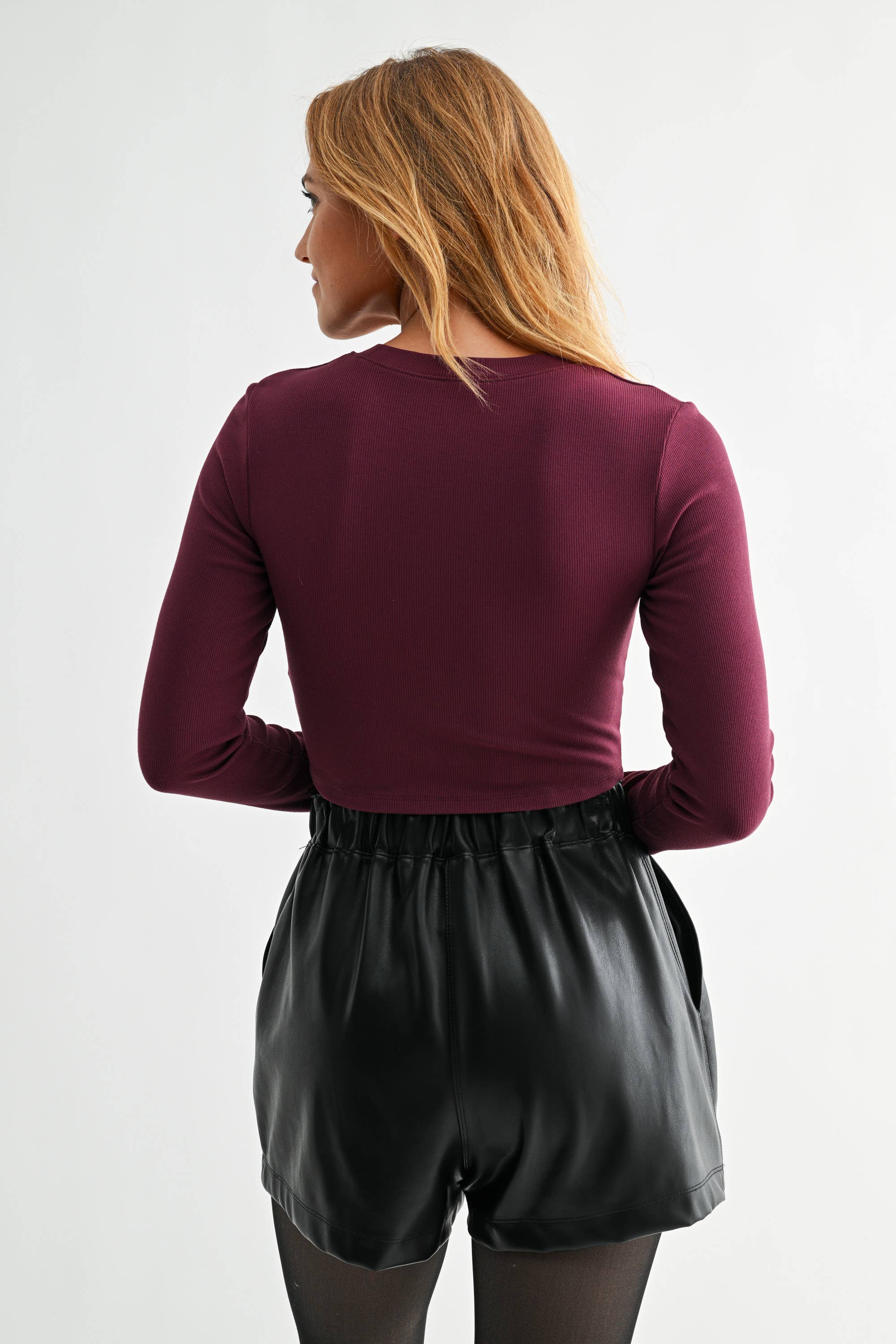 Essential Micro-Ribbed Long-Sleeved Cropped Athleisure Top